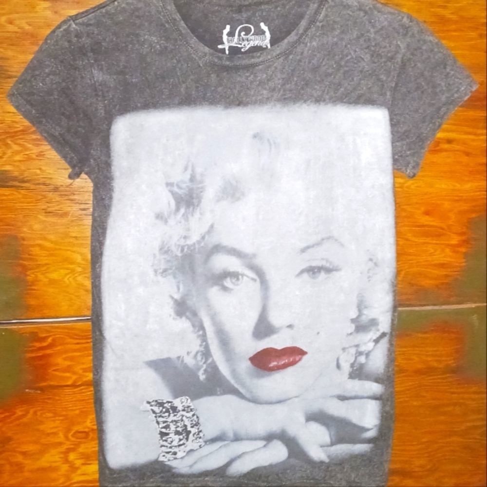 Hollywood Legends t-shirt featuring Marilyn Monroe (S)